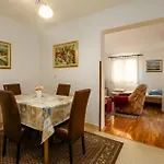 1 Bedroom Amazing In Apartment *