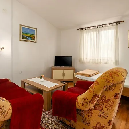 1 Bedroom Amazing In Poreč