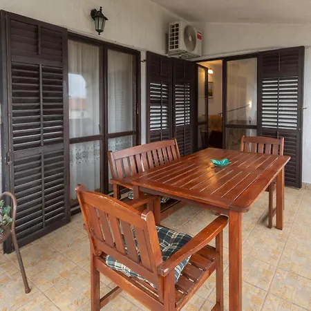 1 Bedroom Amazing In Poreč