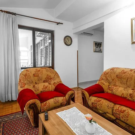 1 Bedroom Amazing In Apartamento Poreč