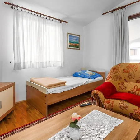 Апартаменти 1 Bedroom Amazing In Пореч